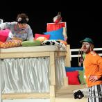  Junges Staatstheater Parchim: Szenenfoto aus Die faulste Katze der Welt