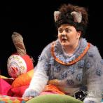  Junges Staatstheater Parchim: Szenenfoto aus Die faulste Katze der Welt